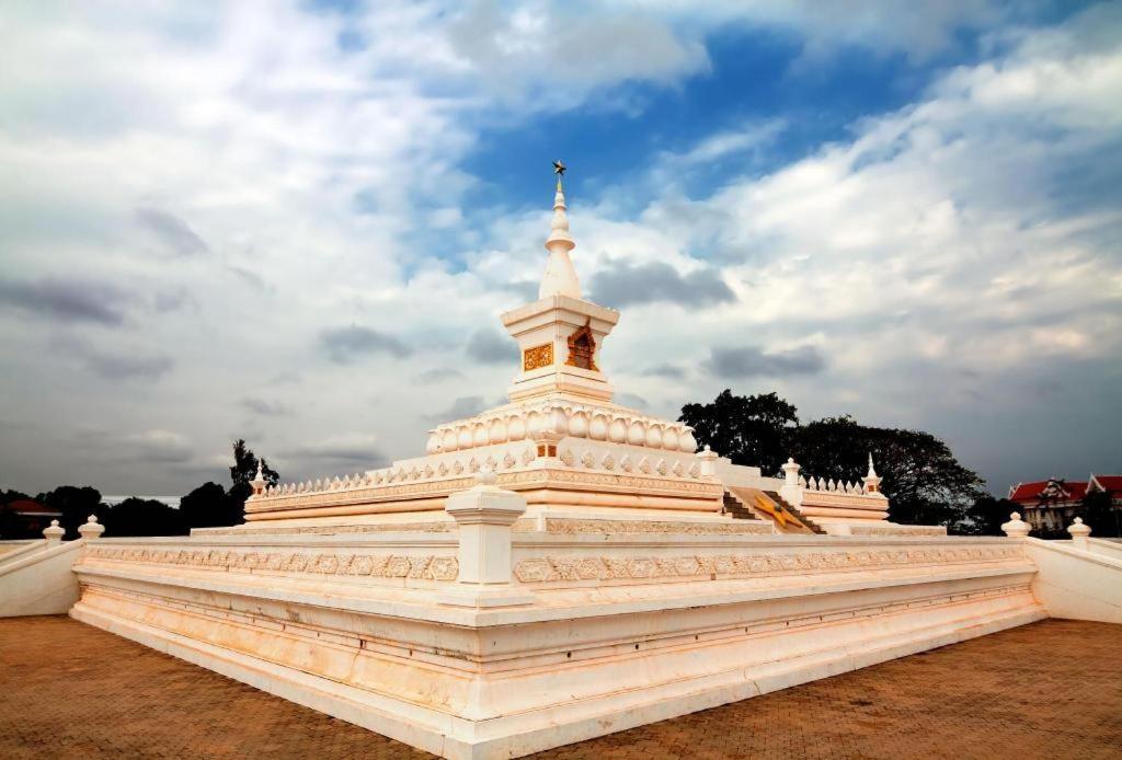 Dhavara Boutique Hotel Vientiane Buitenkant foto